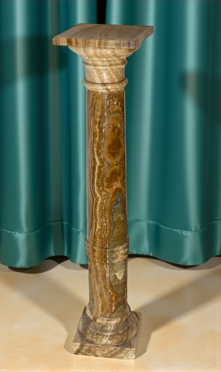 Colonna antica in marmo