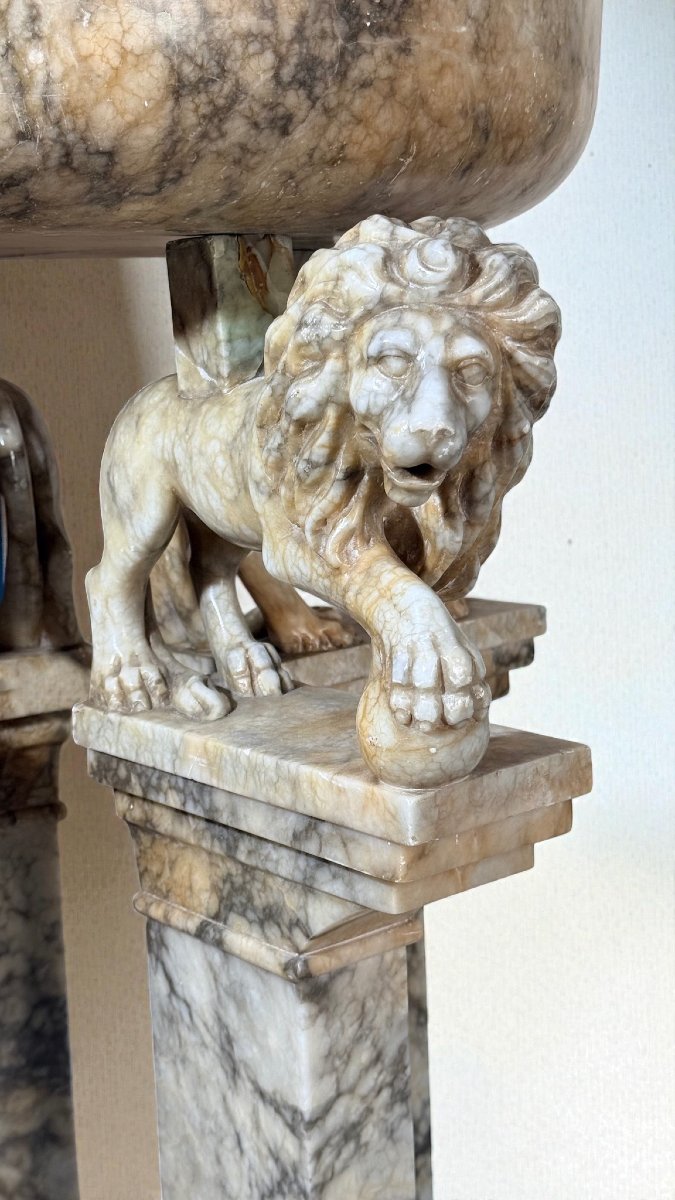 Acquasantiera monumentale sorretta da 4 leoni scolpiti a mano, MARMO ARABESCATO-photo-1