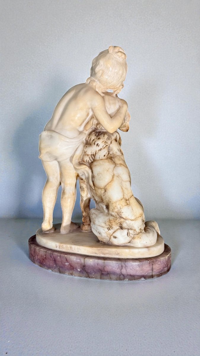 Statua raffigurante una giovane ragazza che abbraccia affettuosamente il suo cagnolino Marmo -photo-6