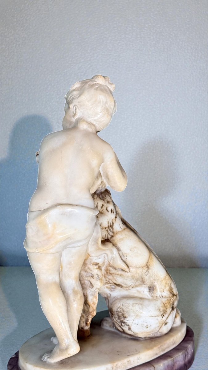 Statua raffigurante una giovane ragazza che abbraccia affettuosamente il suo cagnolino Marmo -photo-7