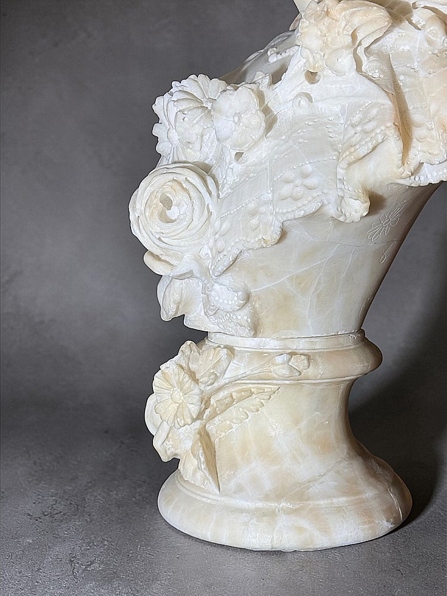 Busto giovane fanciulla sorridente con Cappello e dedica d'amore sul retro, Marmo -photo-1