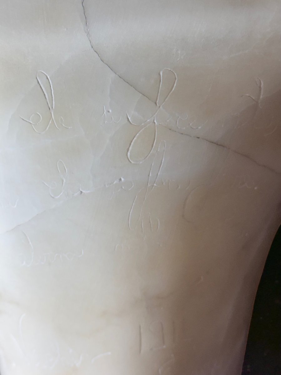 Busto giovane fanciulla sorridente con Cappello e dedica d'amore sul retro, Marmo -photo-4