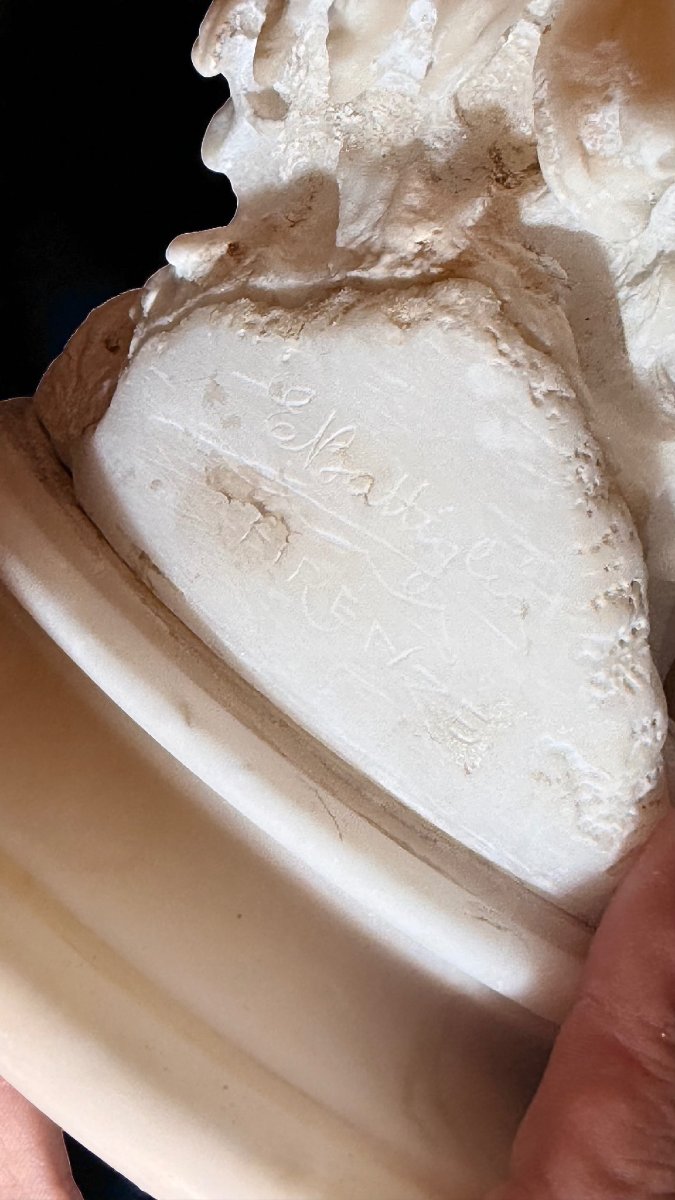 Statua raffigurante Colombina in Marmo Bianco di Carrara -photo-1