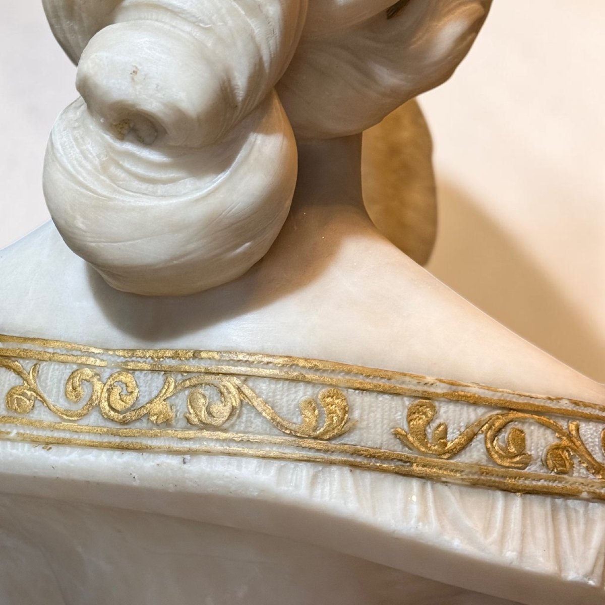 Busto giovane fanciulla, dea Greca con una corona d'oro in testa, Marmo -photo-1