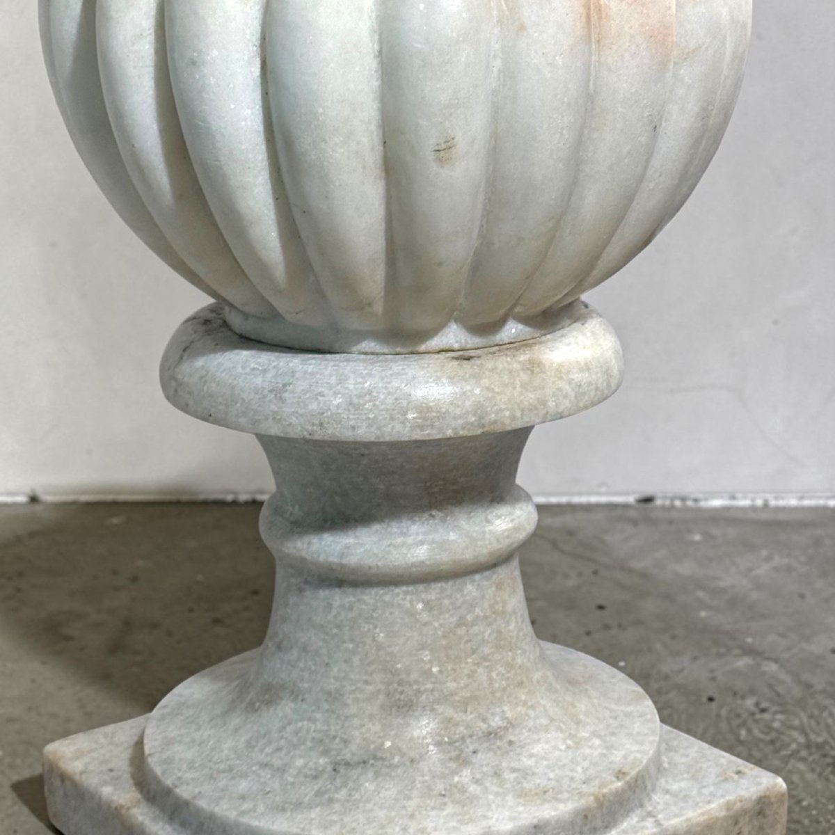 Coppia di Vasi Medicei in Marmo Bianco statuario di Carrara -photo-1