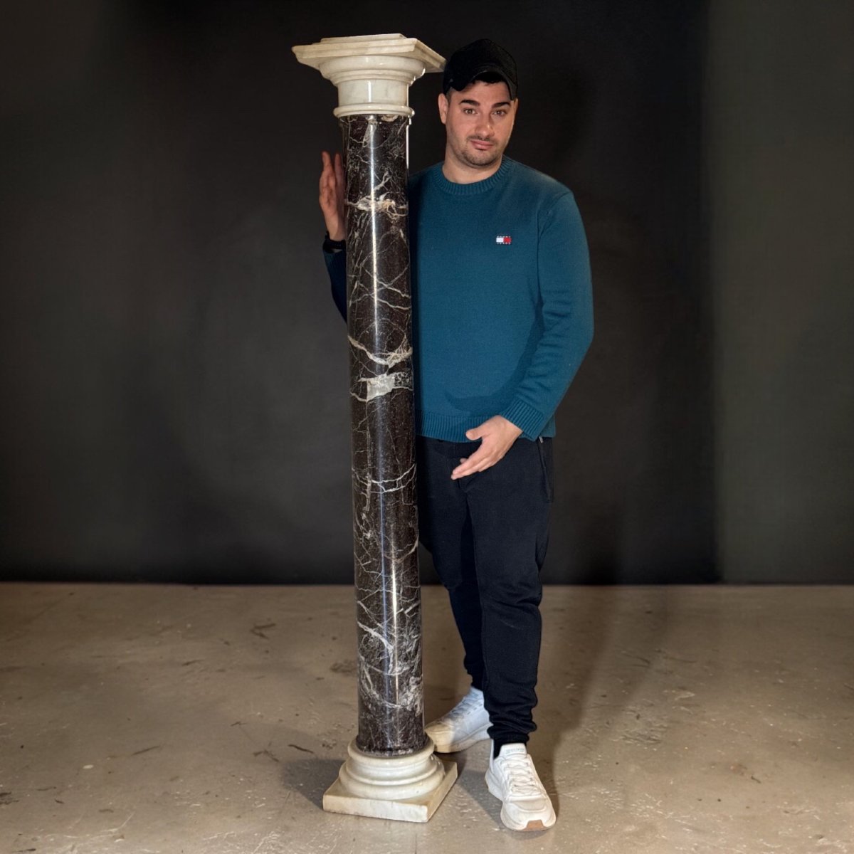 Colonna/Capitello Monumentale in Marmo Violaceo e Bianco Statuario di Carrara -photo-2