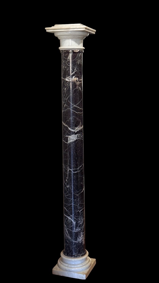 Colonna/Capitello Monumentale in Marmo Violaceo e Bianco Statuario di Carrara -photo-3