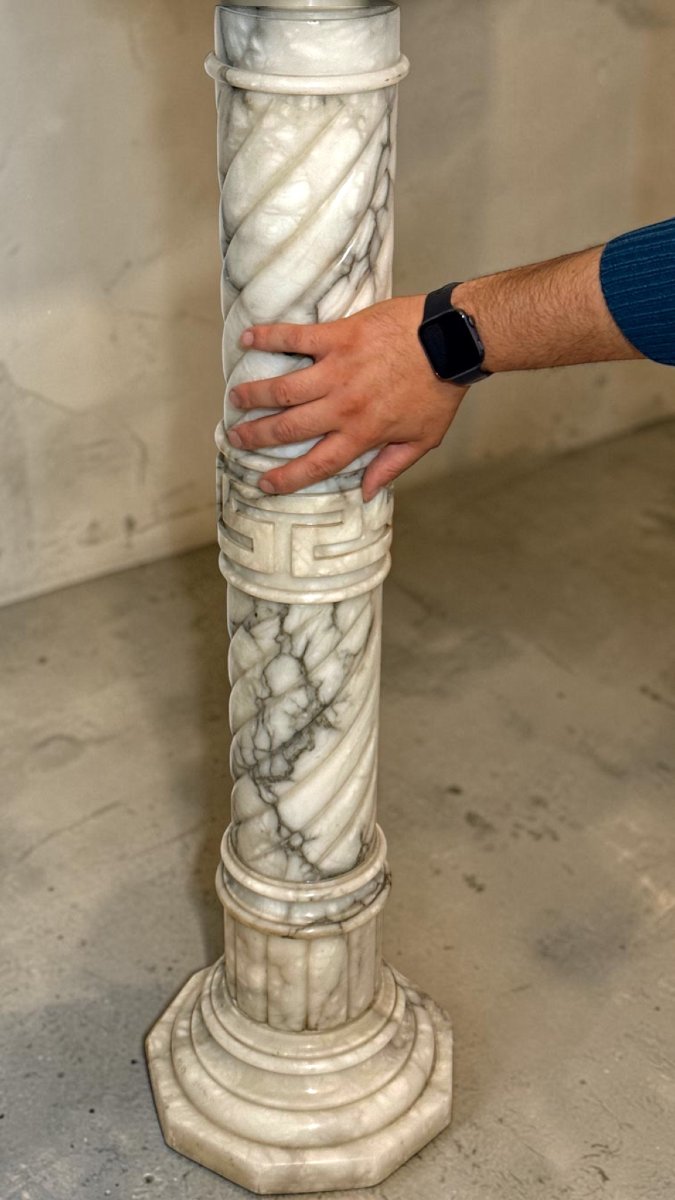 Colonna con rilievi geometrici in Marmo Arabescato -photo-3