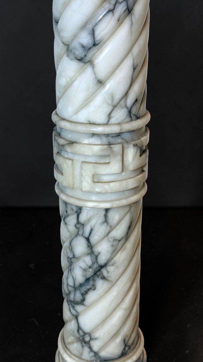 Colonna con rilievi geometrici in Marmo Arabescato -photo-4