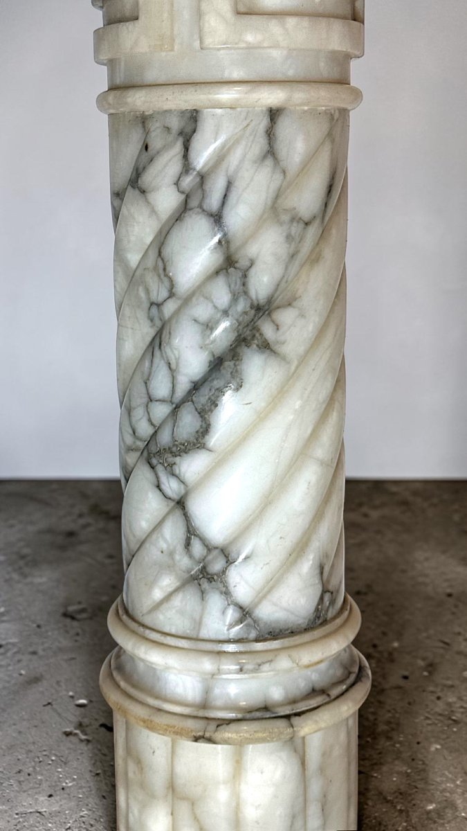 Colonna con rilievi geometrici in Marmo Arabescato -photo-6