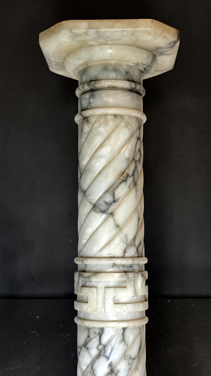 Colonna con rilievi geometrici in Marmo Arabescato -photo-7