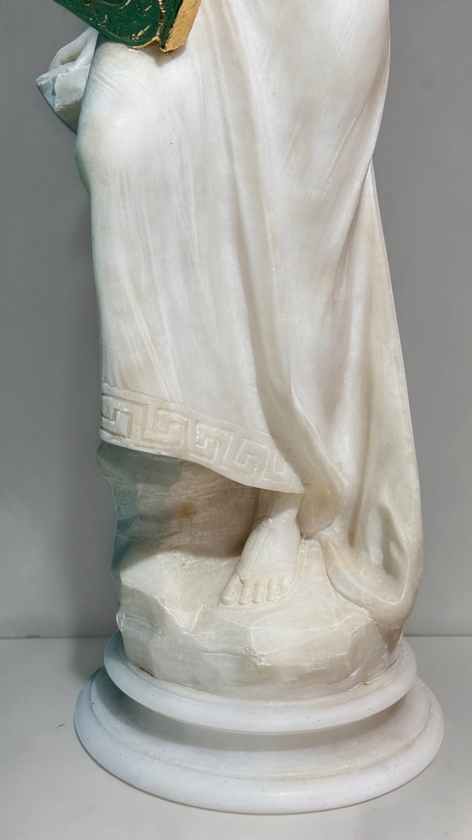 Statua dea greca con corona d'alloro e cetra in foglia oro, Marmo Carrara -photo-3