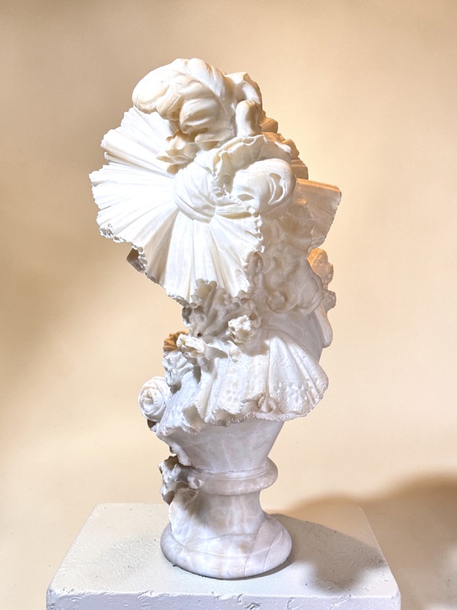 Busto raffigurante una giovane fanciulla con dedica d'amore sul retro, Marmo -photo-2