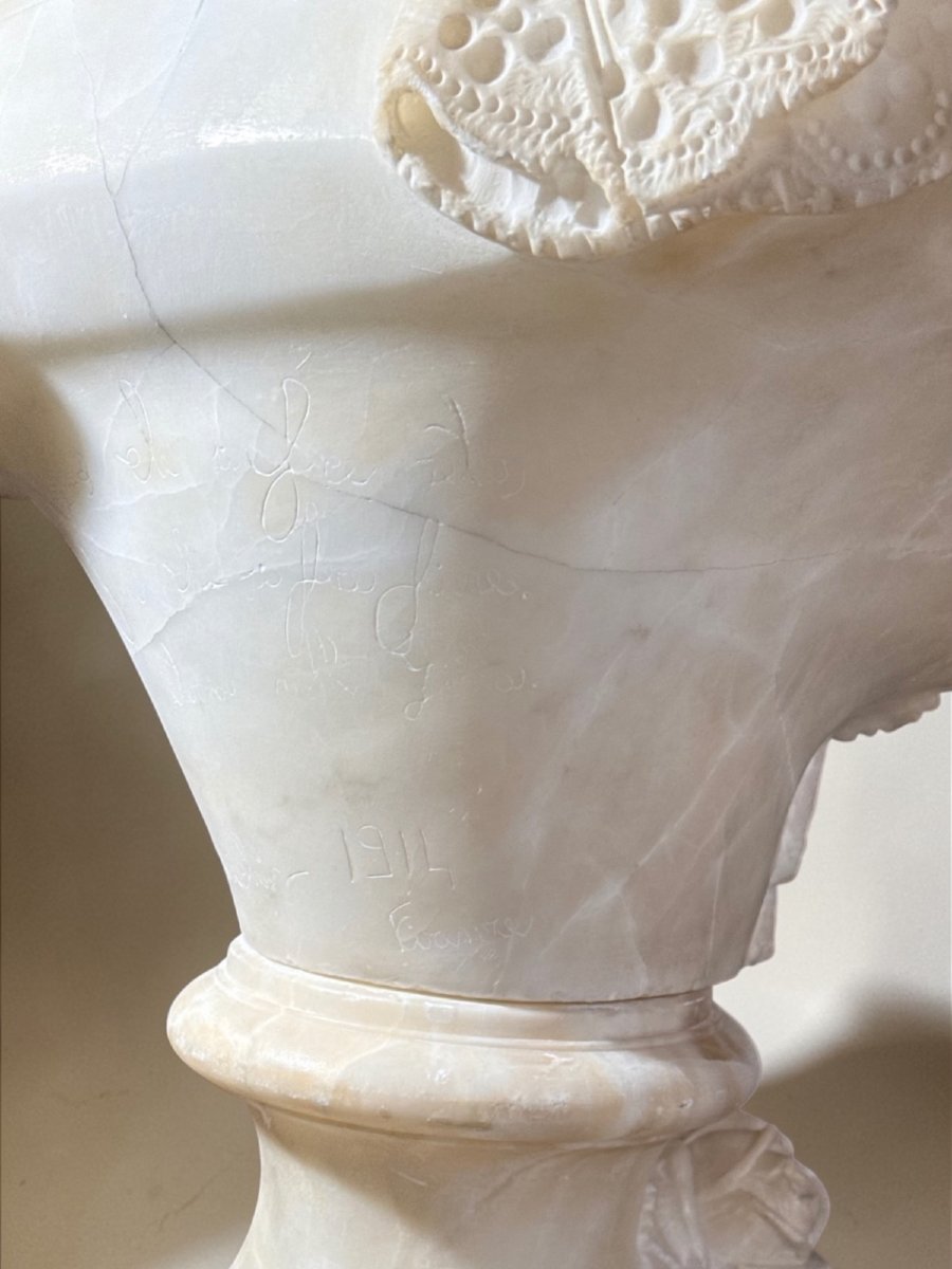 Busto raffigurante una giovane fanciulla con dedica d'amore sul retro, Marmo -photo-4