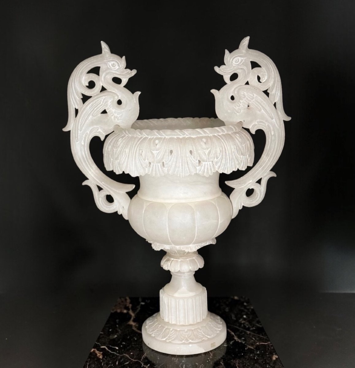 Vaso Monumentale sorretto dalla sua colonna adornata Marmo -photo-4