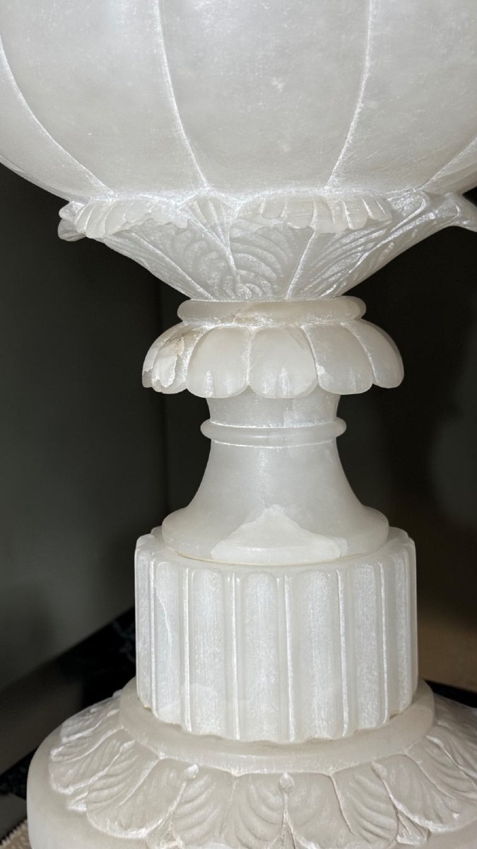 Vaso Monumentale sorretto dalla sua colonna adornata Marmo -photo-5