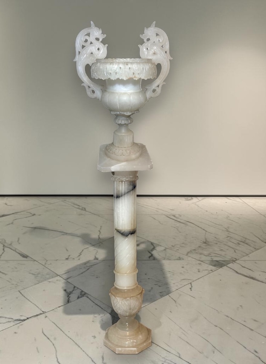 Vaso Monumentale sorretto dalla sua colonna adornata Marmo 