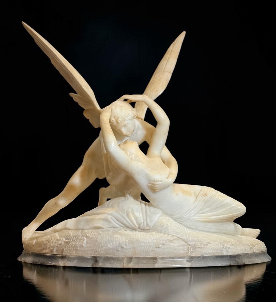 Gruppo scultoreo raffigurante Amore e Psiche, da Canova, Marmo