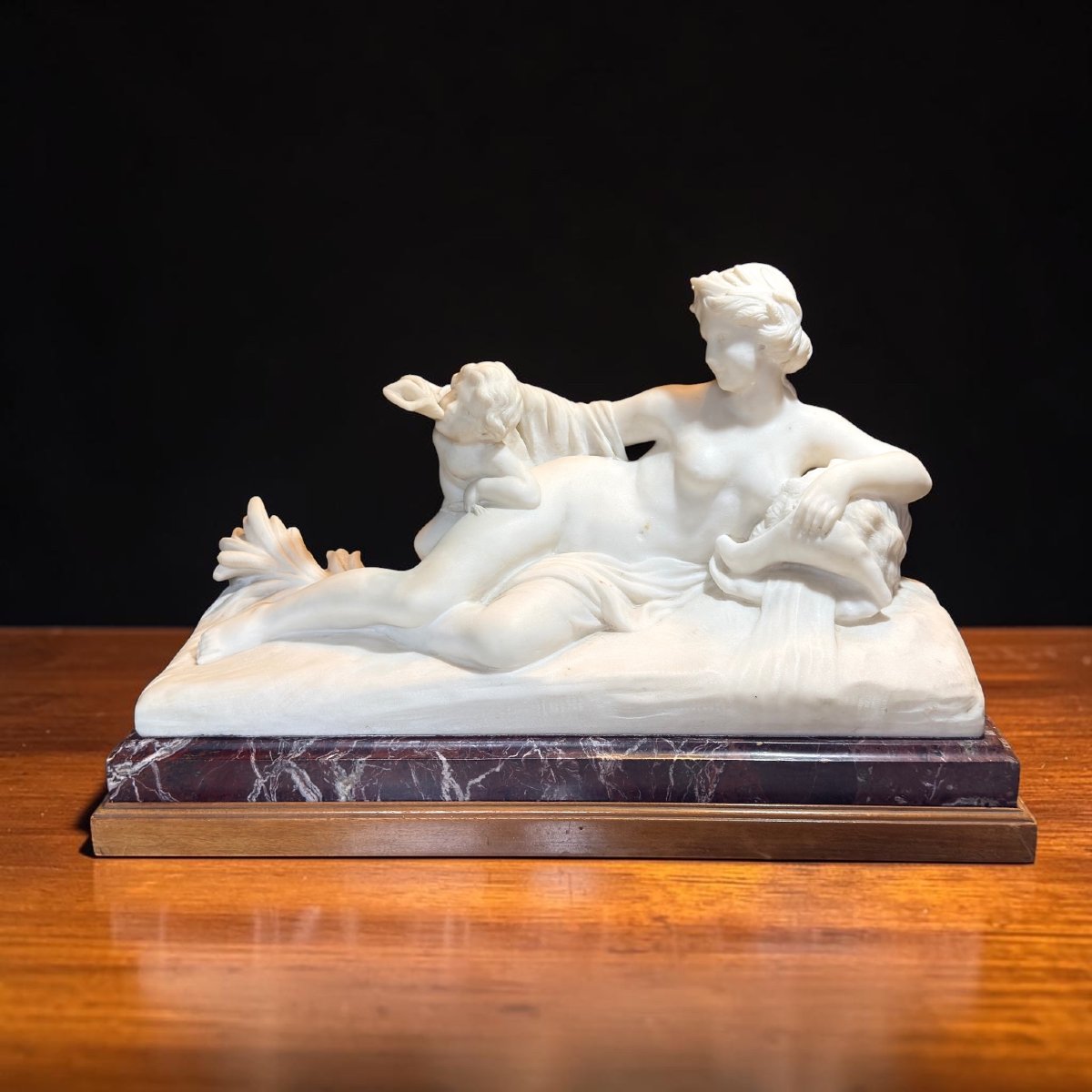 Statua raffigurante giovane fanciulla con un putto sdraiato, Marmo Bianco Statuario di Carrara -photo-2