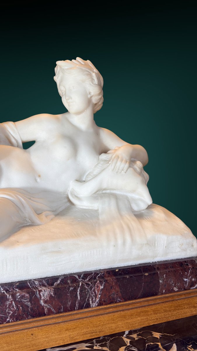 Statua raffigurante giovane fanciulla con un putto sdraiato, Marmo Bianco Statuario di Carrara -photo-4