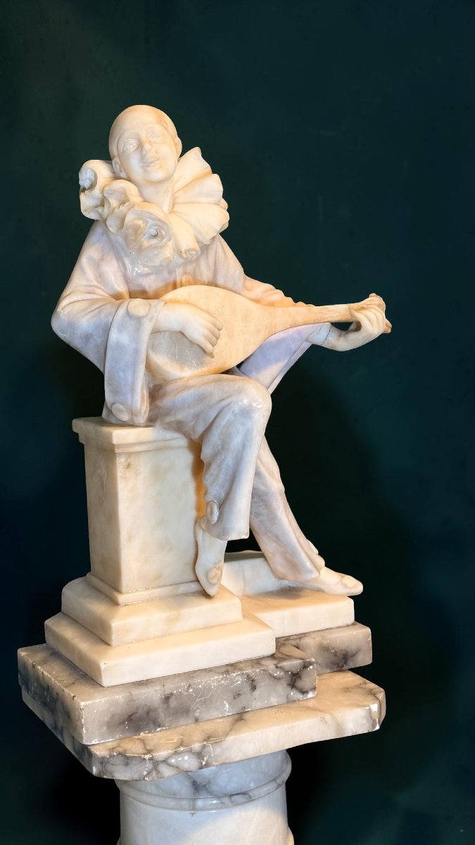 Statua raffigurante Pierrot in Marmo, scultore Currini -photo-2