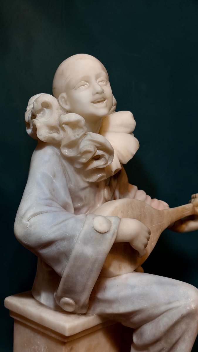 Statua raffigurante Pierrot in Marmo, scultore Currini -photo-3