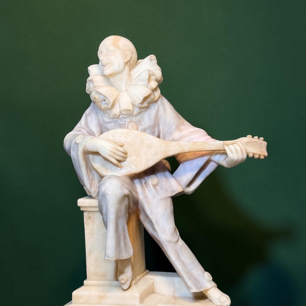 Statua raffigurante Pierrot in Marmo, scultore Currini -photo-7