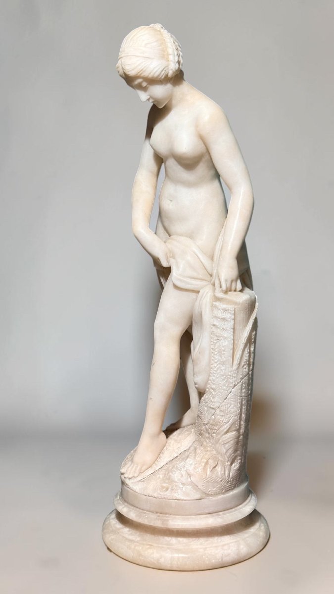 Statua raffigurante una giovane fanciulla nuda -photo-1