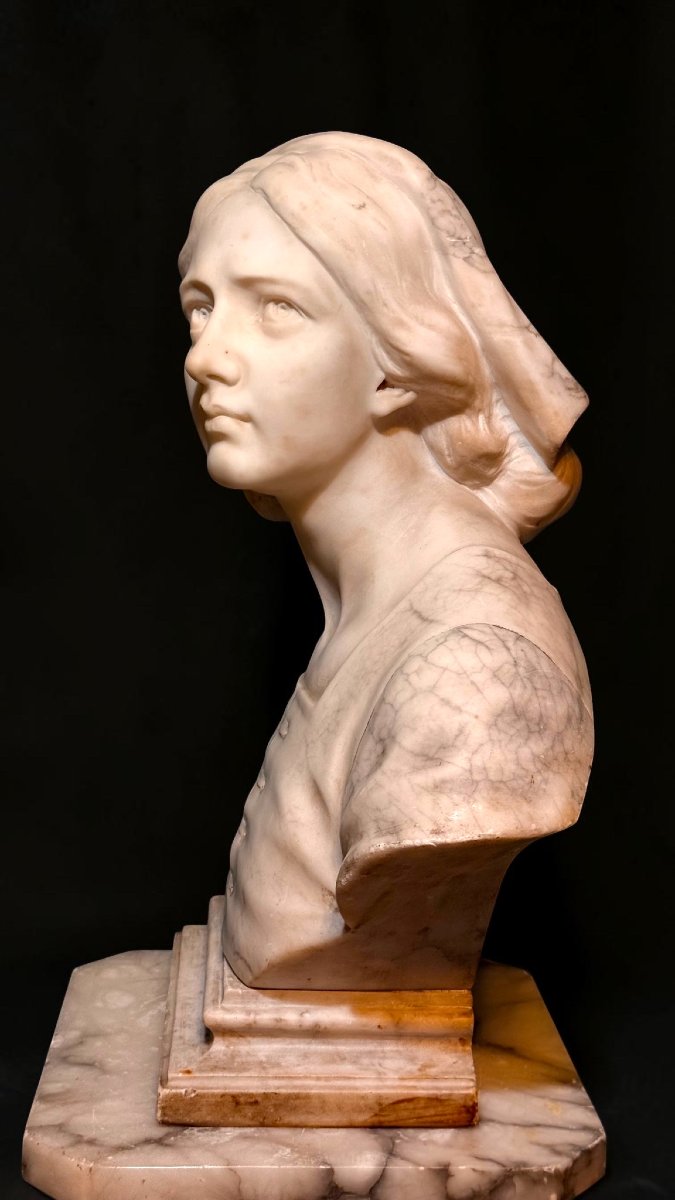 Busto raffigurante Giovanna D'arco in Marmo Bianco Statuario di Carrara e Marmo Arabescato -photo-3
