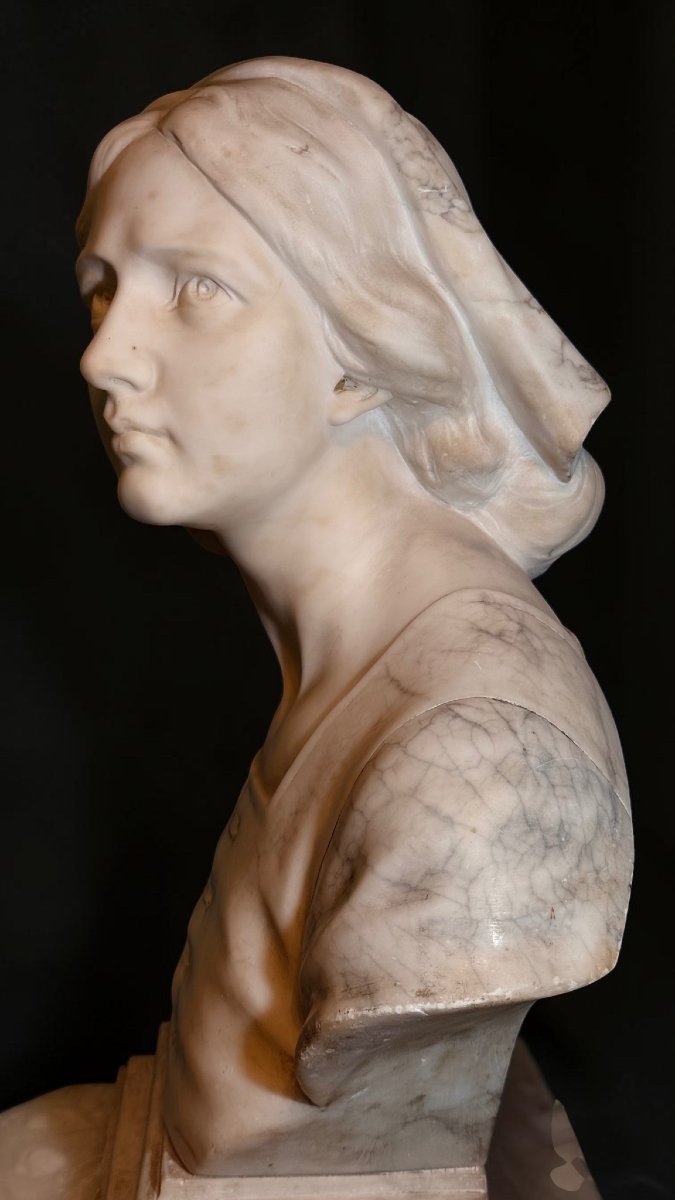 Busto raffigurante Giovanna D'arco in Marmo Bianco Statuario di Carrara e Marmo Arabescato -photo-4