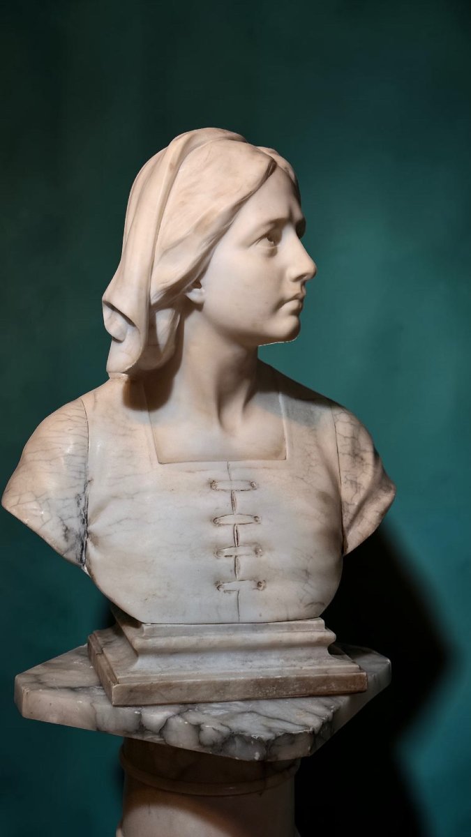 Busto raffigurante Giovanna D'arco in Marmo Bianco Statuario di Carrara e Marmo Arabescato -photo-1