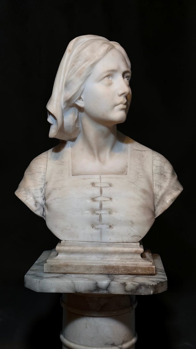 Busto raffigurante Giovanna D'arco in Marmo Bianco Statuario di Carrara e Marmo Arabescato -photo-2