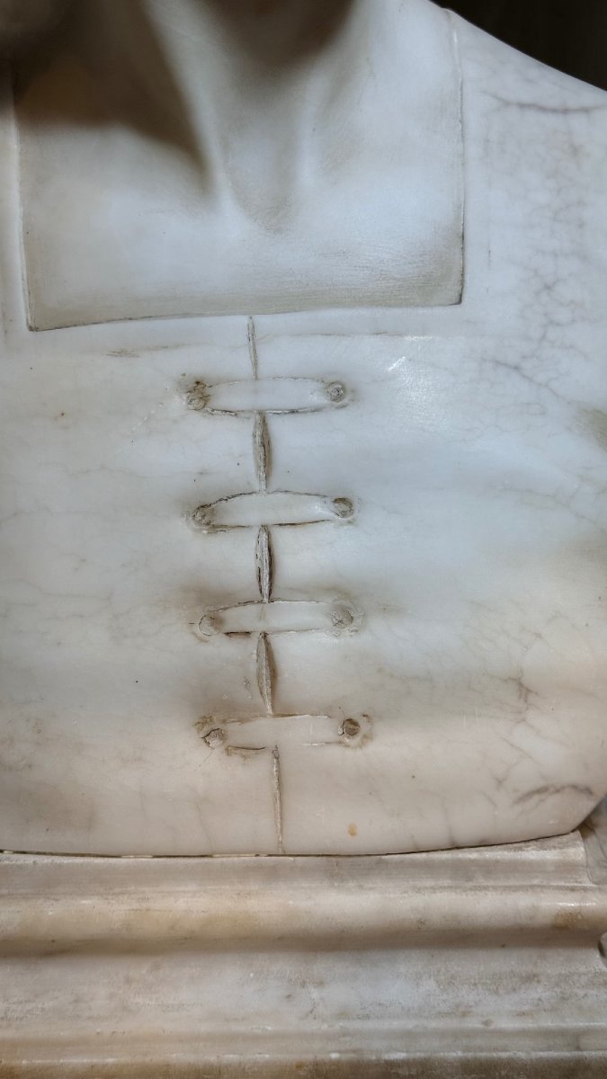 Busto raffigurante Giovanna D'arco in Marmo Bianco Statuario di Carrara e Marmo Arabescato -photo-3