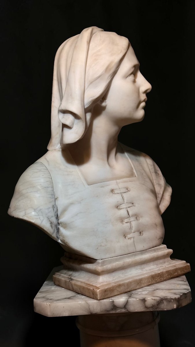 Busto raffigurante Giovanna D'arco in Marmo Bianco Statuario di Carrara e Marmo Arabescato -photo-5