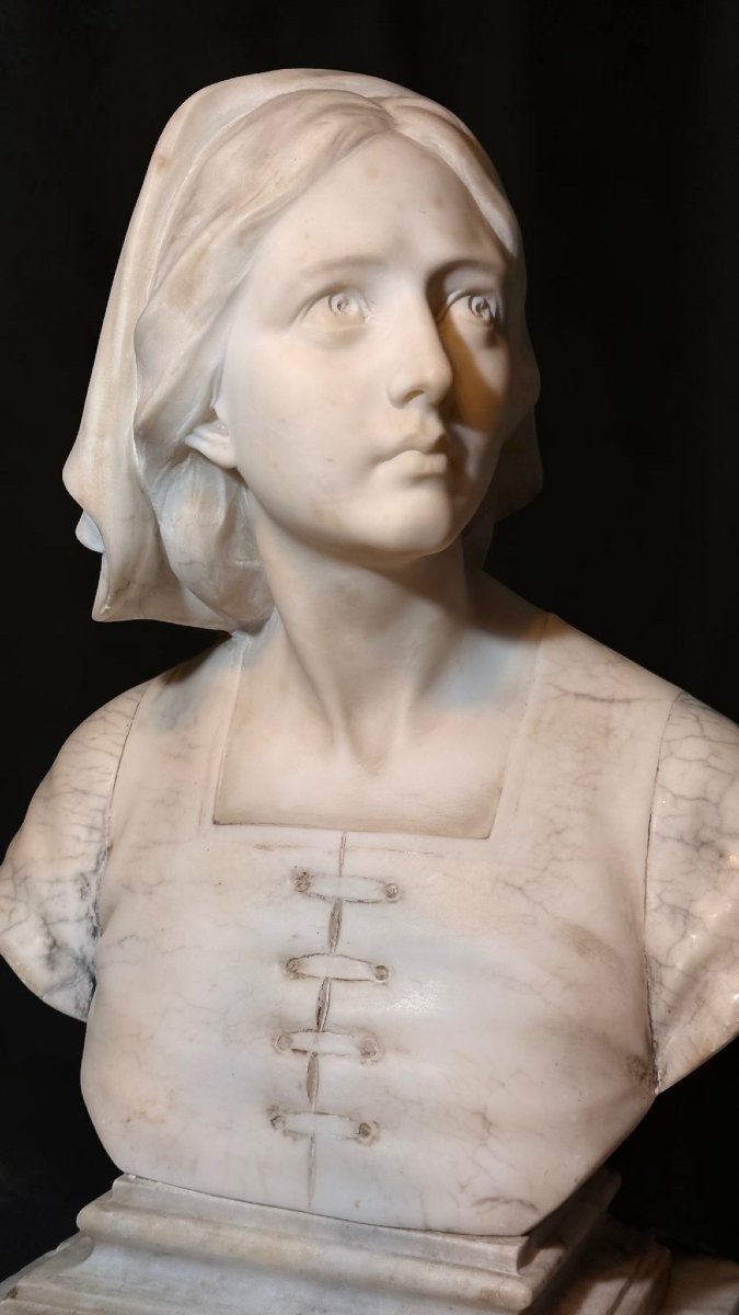 Busto raffigurante Giovanna D'arco in Marmo Bianco Statuario di Carrara e Marmo Arabescato -photo-6