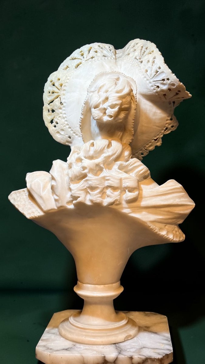 Busto giovane fanciulla sorridente con cappello di pizzo in Marmo -photo-7