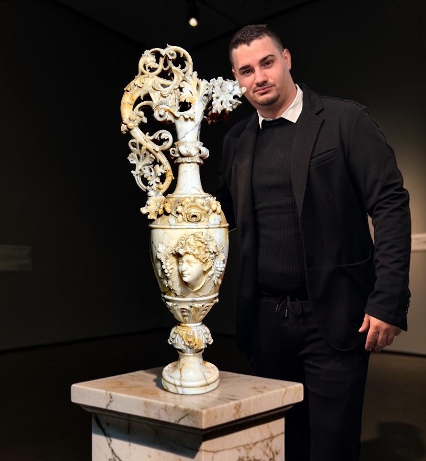 Vaso con figura allegorica di Baccante Marmo-photo-2