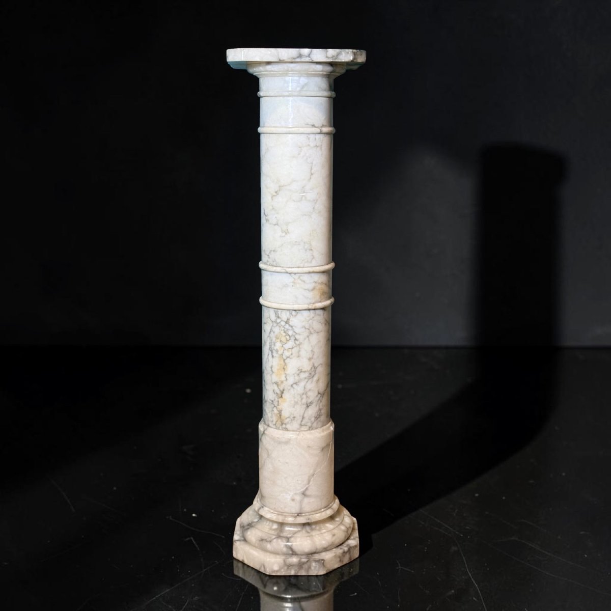 Colonna in Marmo Arabescato 