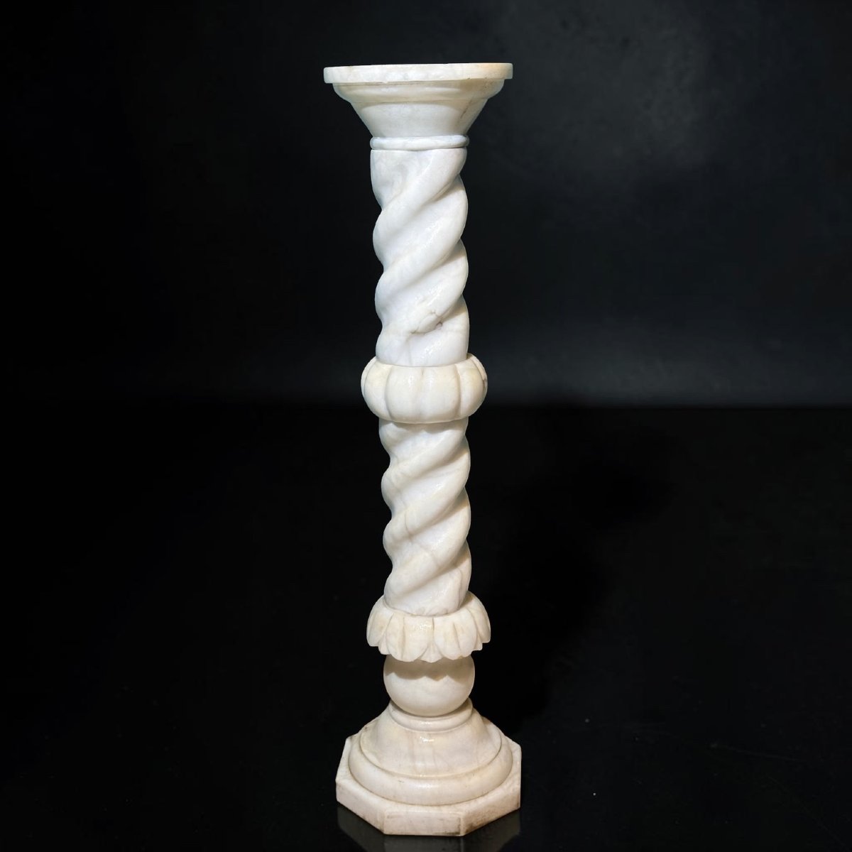 Capitello a Torcione in Marmo Bianco Statuario di Carrara 