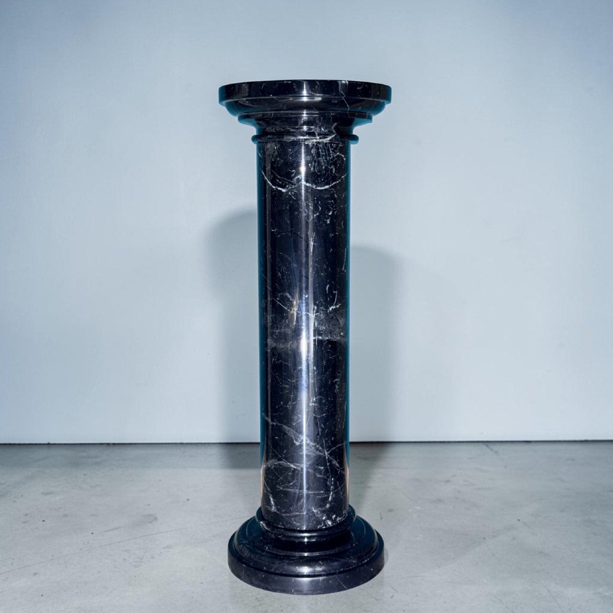 Colonna in Marmo Nero -photo-2