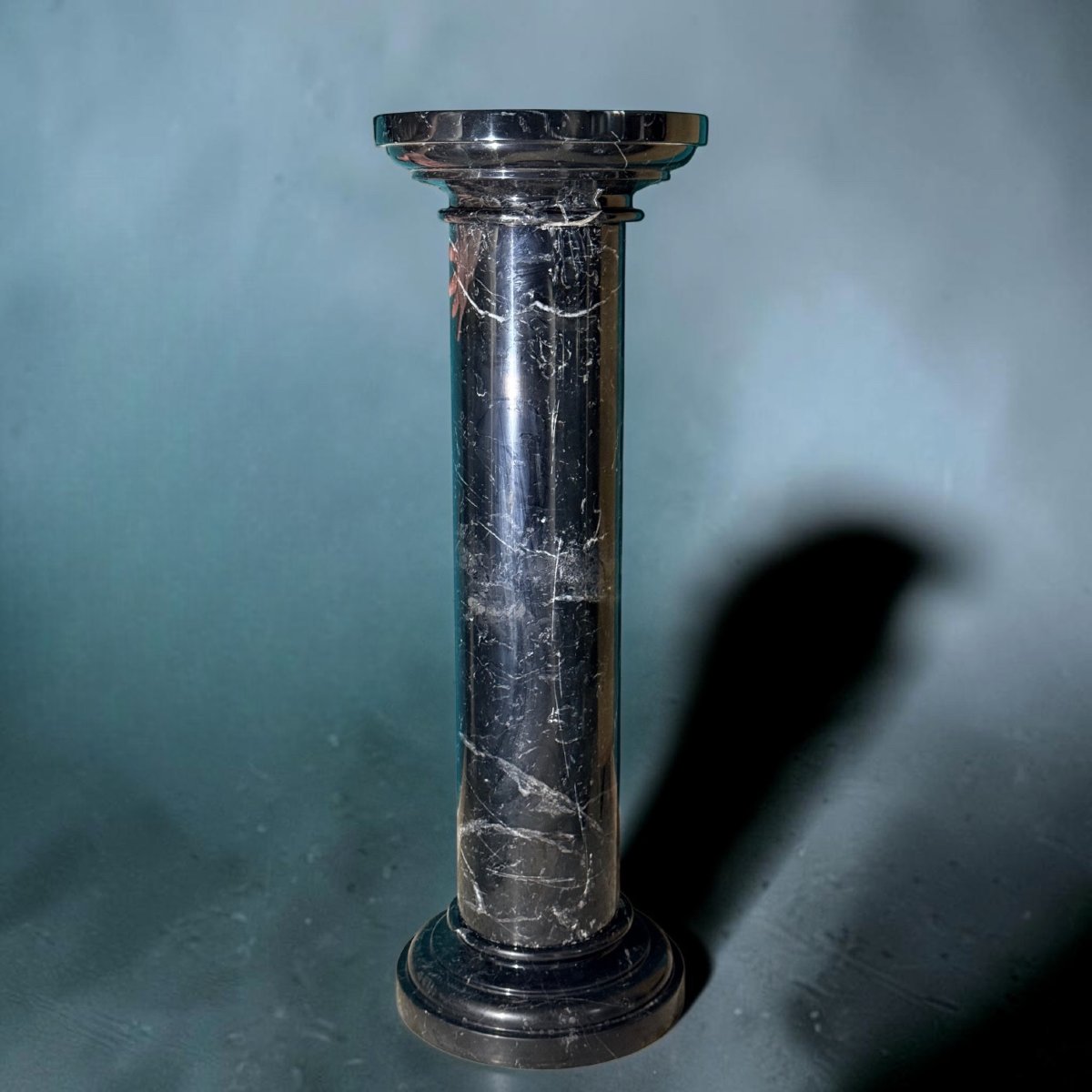 Colonna in Marmo Nero 