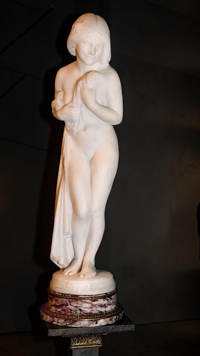 Statua raffigurante Dama Nuda Infreddolita che si copre, Marmo Bianco Statuario di Carrara -photo-4