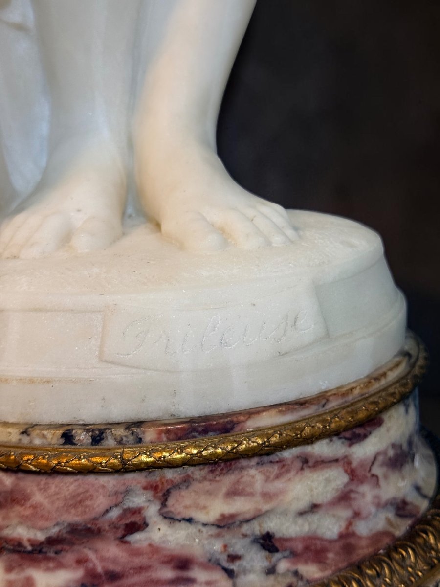 Statua raffigurante Dama Nuda Infreddolita che si copre, Marmo Bianco Statuario di Carrara -photo-5