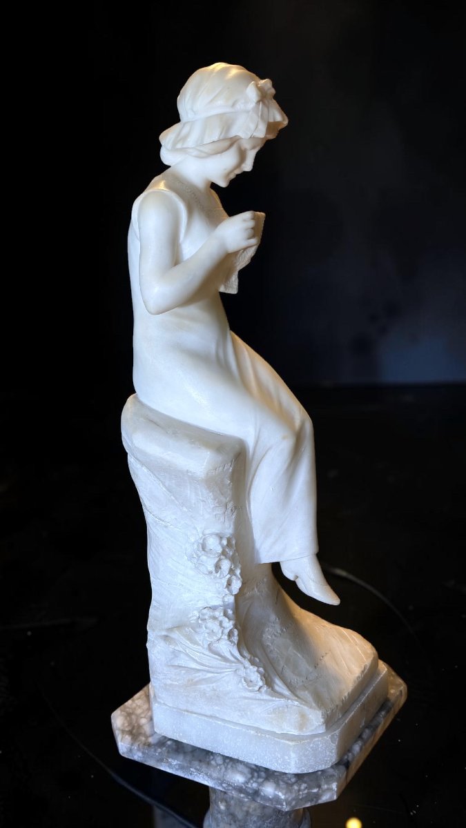 Statua raffigurante una giovane fanciulla sorridente con Gomitolo di lana, Parent -photo-7