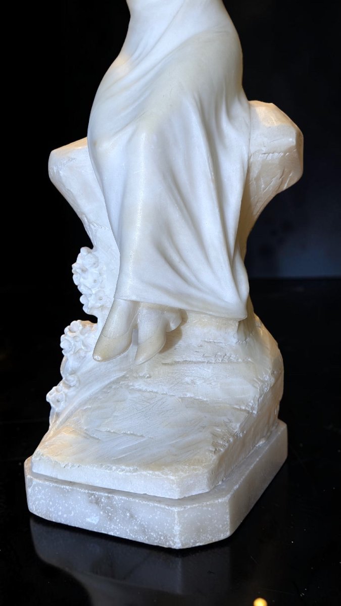 Statua raffigurante una giovane fanciulla sorridente con Gomitolo di lana, Parent -photo-8