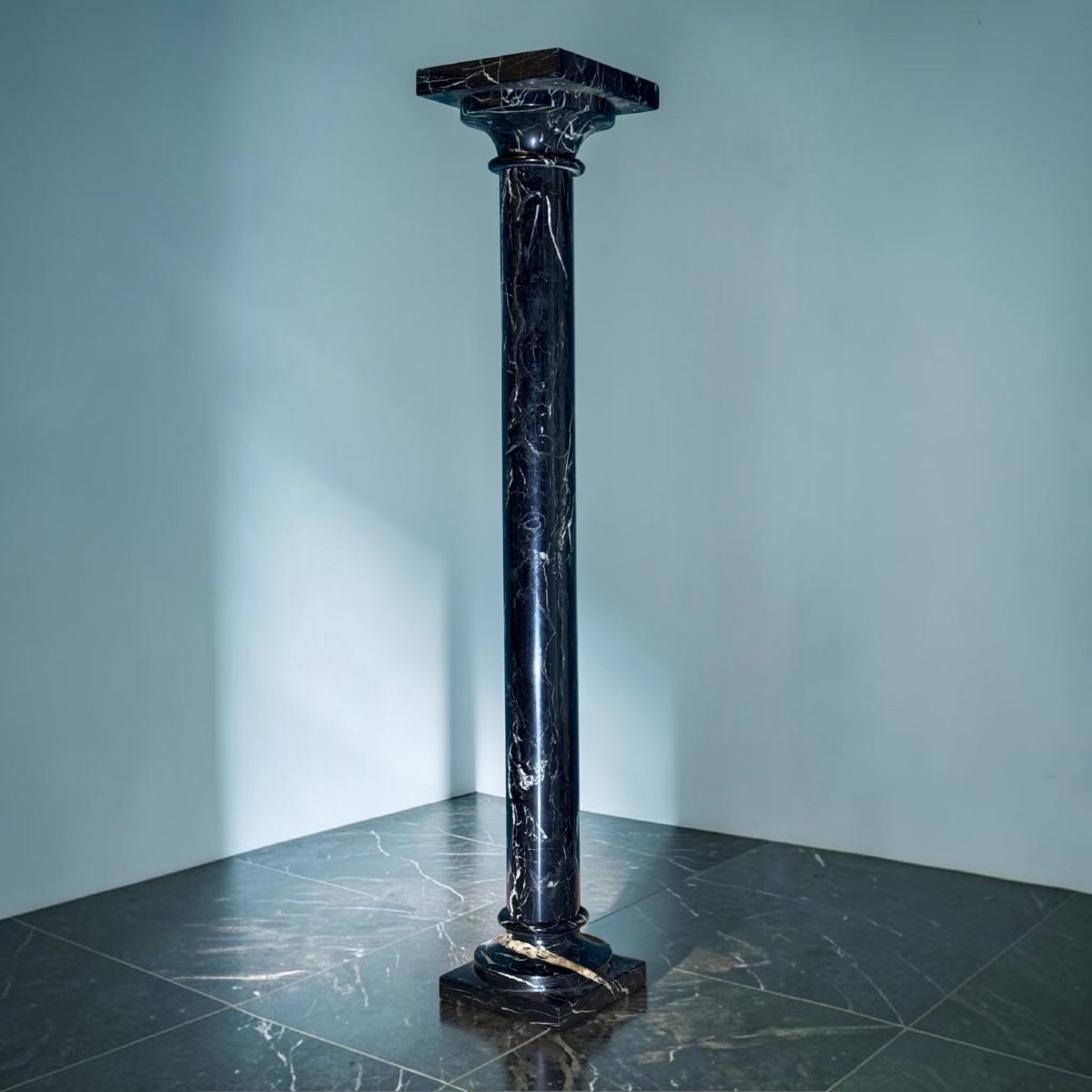 Colonna in Marmo Nero -photo-2