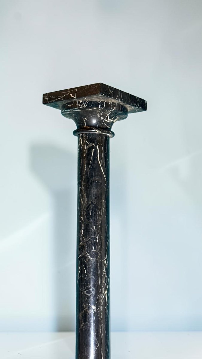 Colonna in Marmo Nero -photo-1