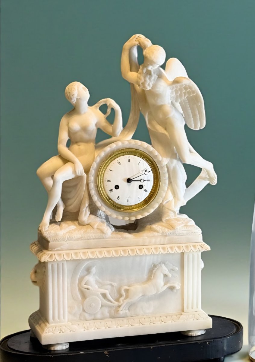 Orologio Neoclassico con Figure Mitologiche in Marmo Bianco Statuario di Carrara-photo-2