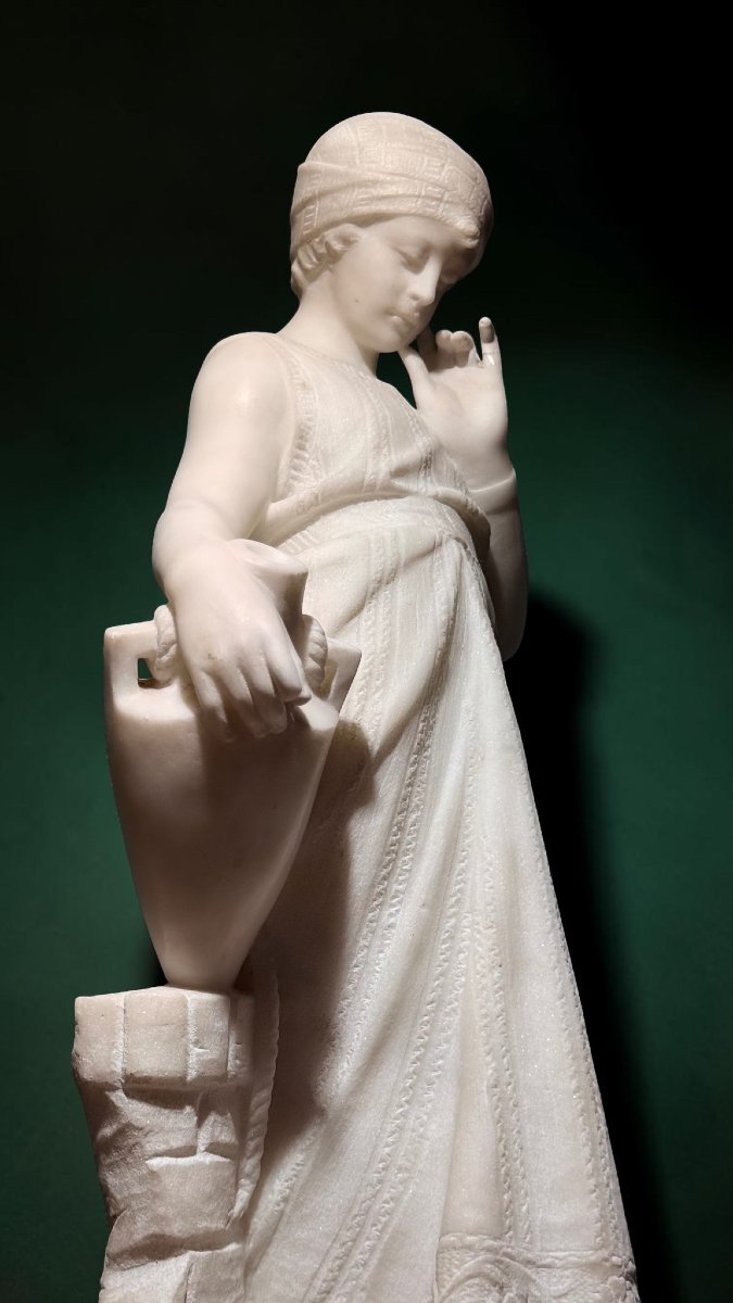 Statua raffigurante una giovane fanciulla sorridente in Marmo Bianco Statuario di Carrara -photo-2