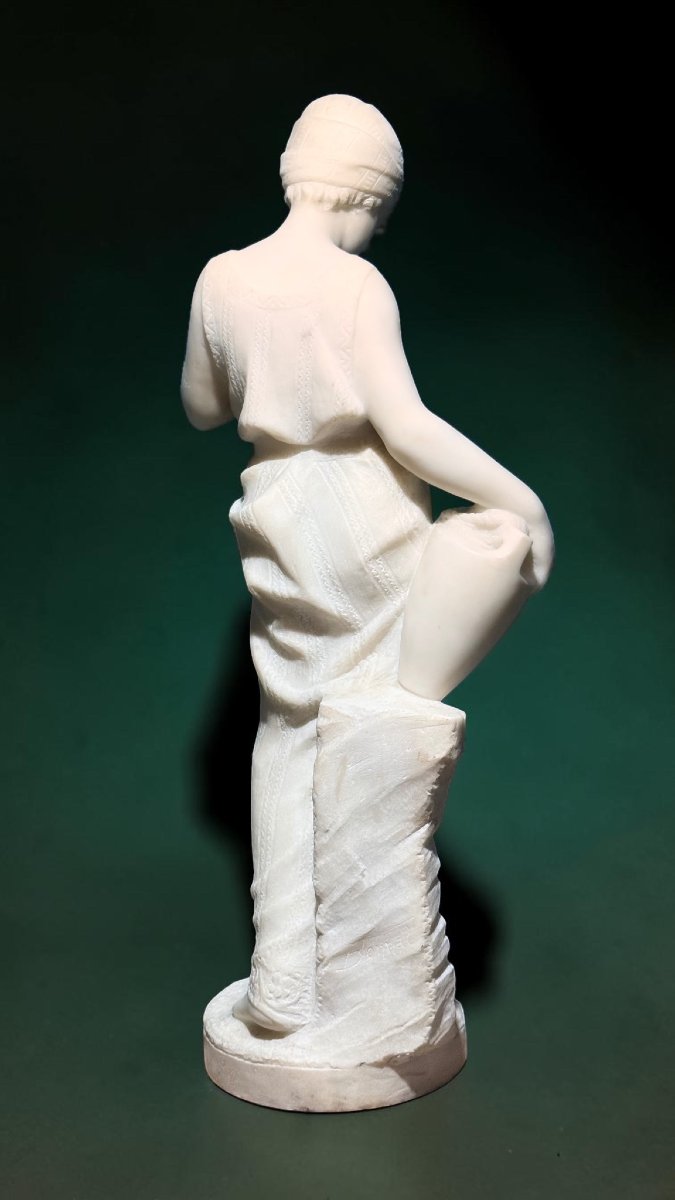 Statua raffigurante una giovane fanciulla sorridente in Marmo Bianco Statuario di Carrara -photo-6